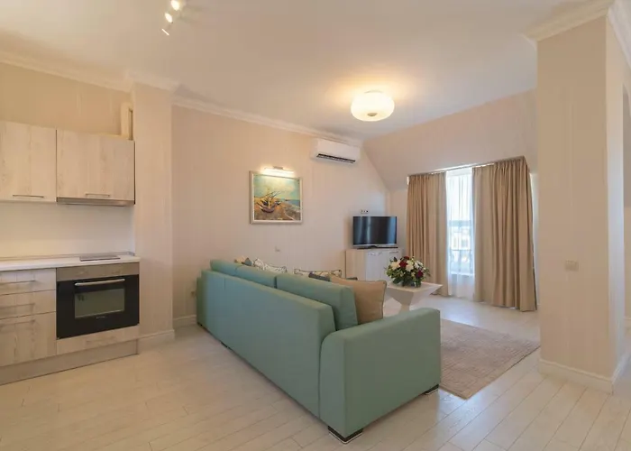 מלון דירות La 4*