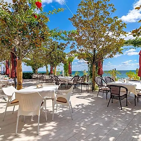 La Aparthotel 4*