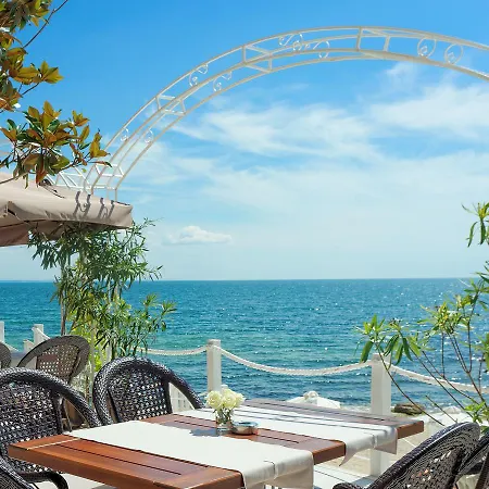 Aparthotel La Golden Sands