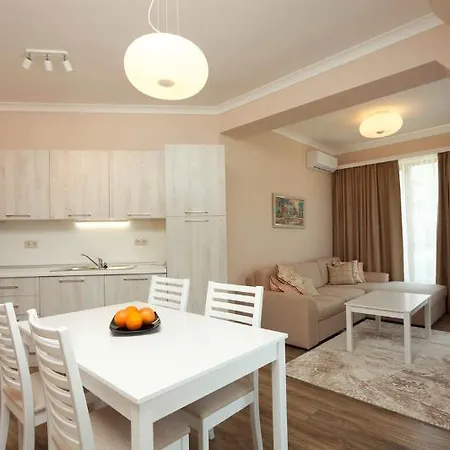 La Apartahotel 4*